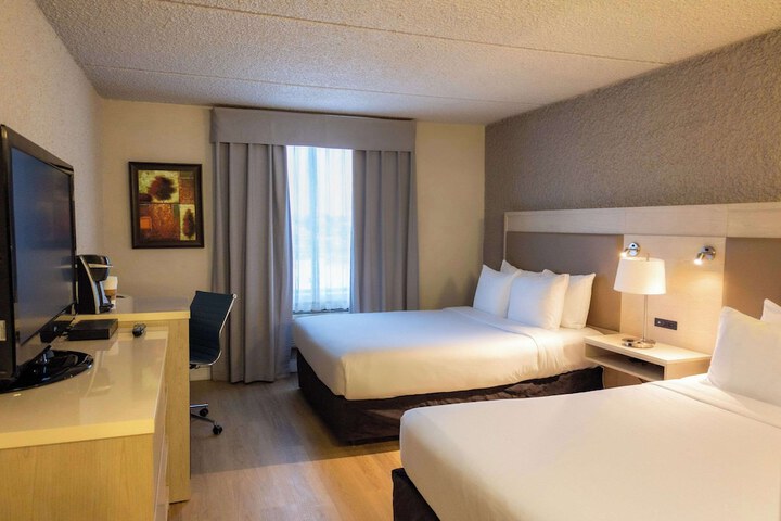 Room 30 of 48