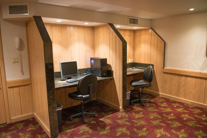 Business Center 63 of 68