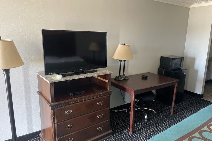 Room 9 of 16