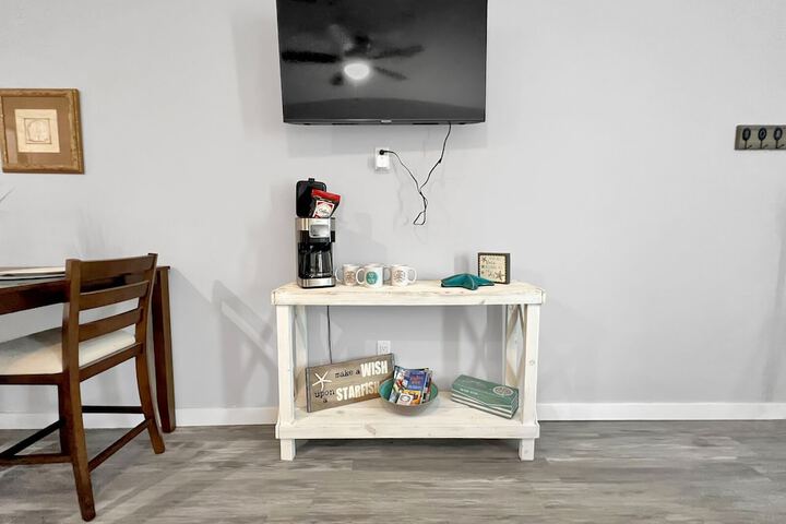 Lounge 103 of 112