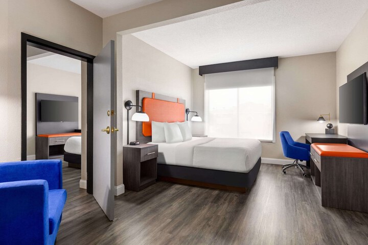 Room 17 of 36