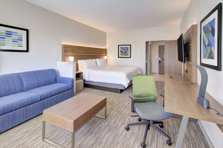 Room 21 of 34