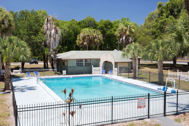 Pool 4 of 15