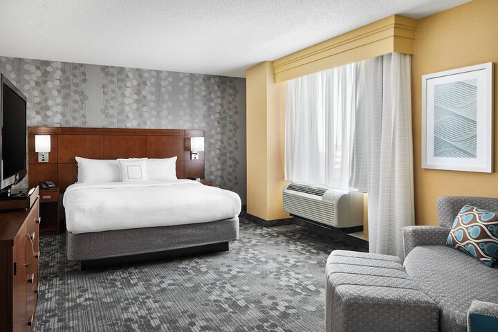 Courtyard by Marriott Newark Downtown