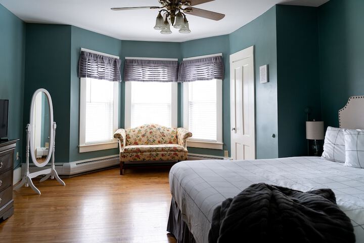Room 34 of 61