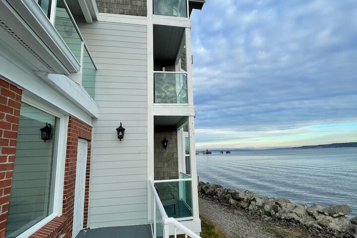 Tides Inn & Suites