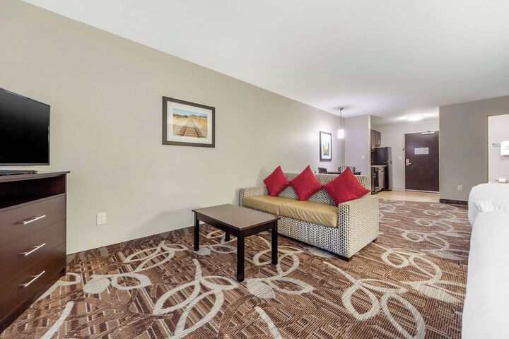 Room 32 of 48