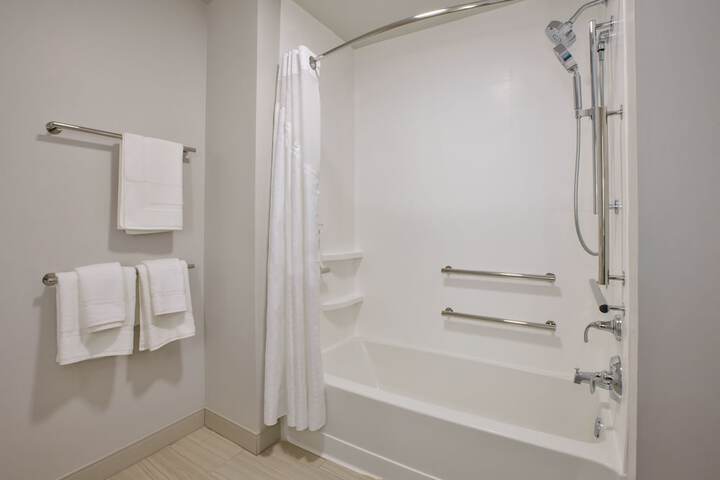 Holiday Inn Express & Suites Wooster by IHG