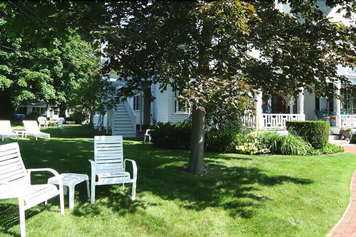 PLEASANT STREET INN