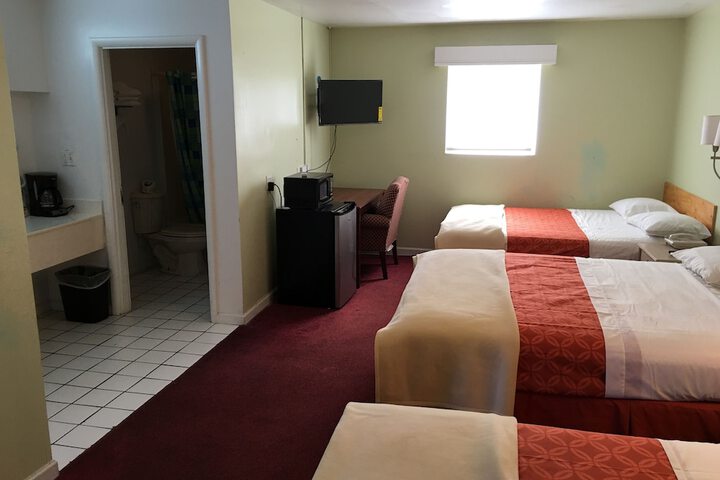 Room 25 of 40