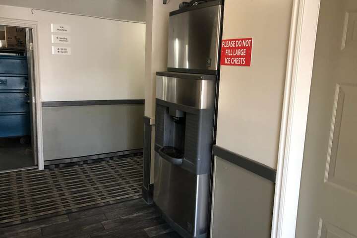 Ameri-Stay Inn & Suites