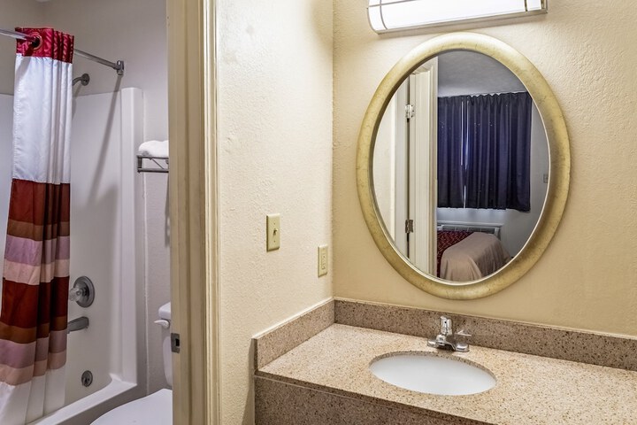 Red Roof Inn Columbus - Taylorsville / Edinburgh