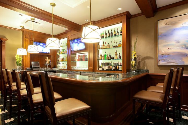 Lounge 37 of 52