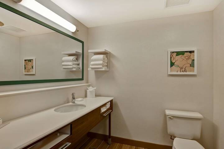 Room 32 of 47