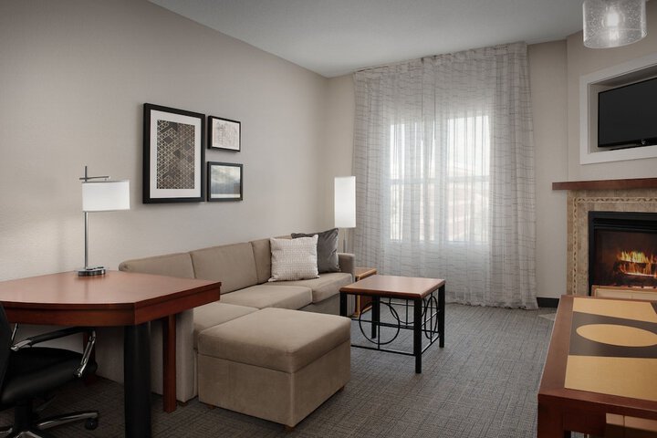 Room 25 of 38