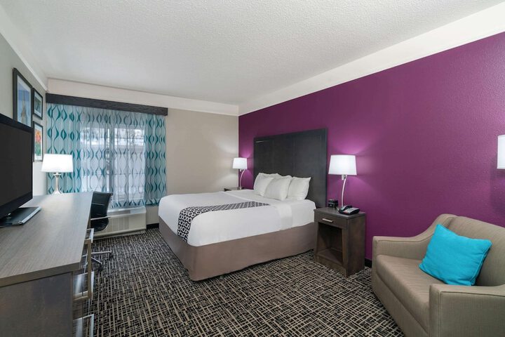Room 21 of 33