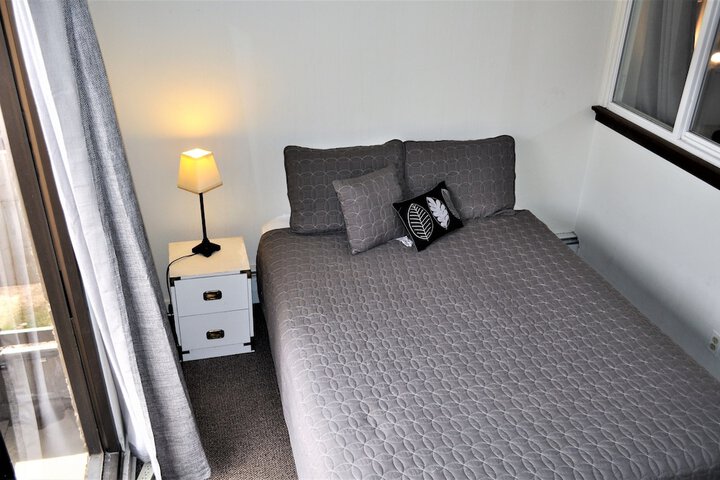 Snowflake 1 Bed plus Den 2 Bath