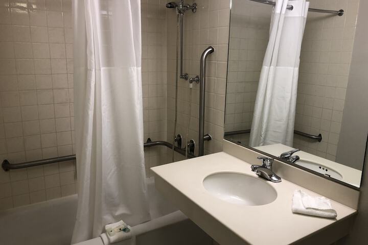 Room 28 of 48