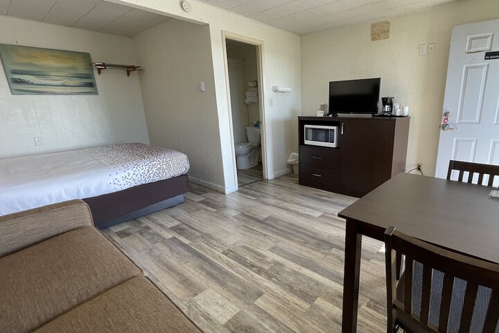 Holiday Motel