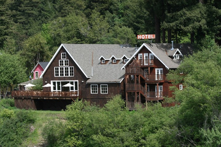 Hotel 2 of 25
