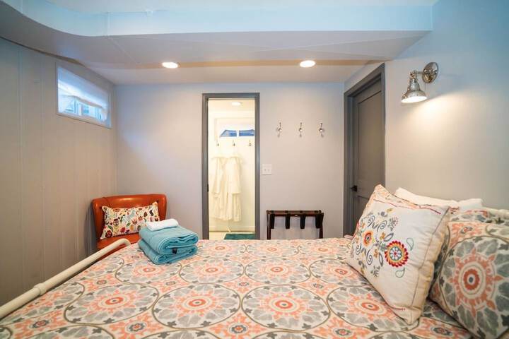 Room 6 of 12