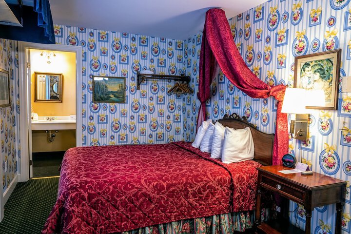 Room 16 of 26