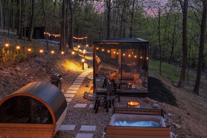 Mirror Villas - Modern Retreat with private hot tubs and mountain view