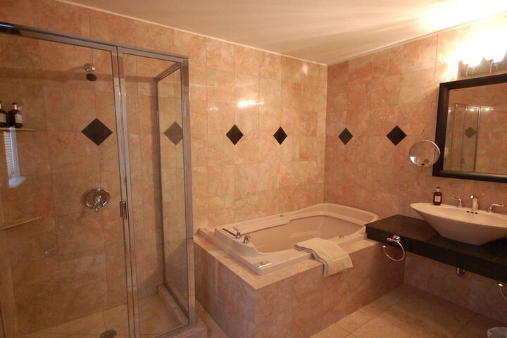 COPPERHOOD RETREAT & SPA