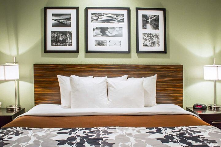 Room 16 of 38