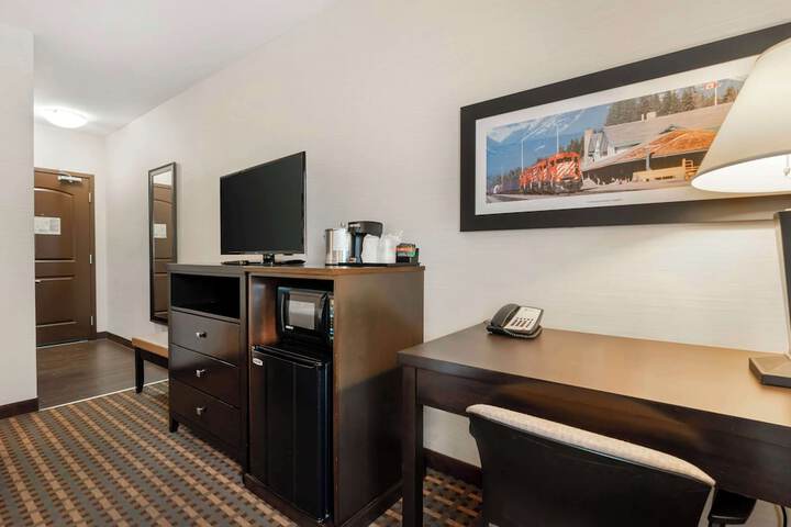 Room 10 of 33