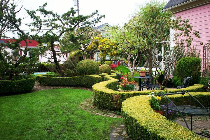 Gingerbread Mansion Inn