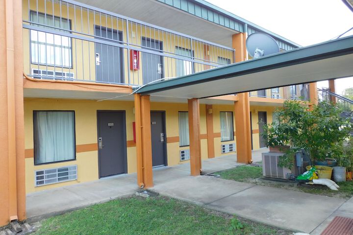 Hotel 8 of 38