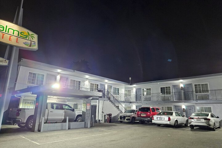 Palms Motel