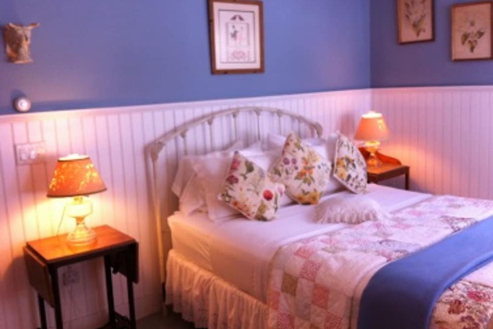 Room 102 of 148