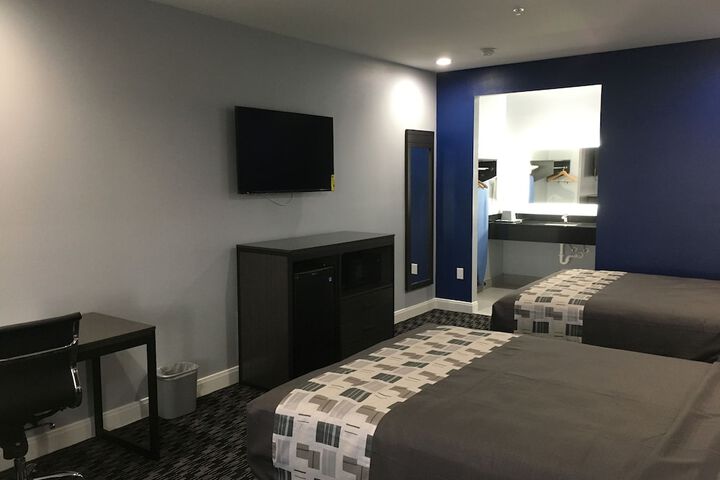 Room 9 of 16