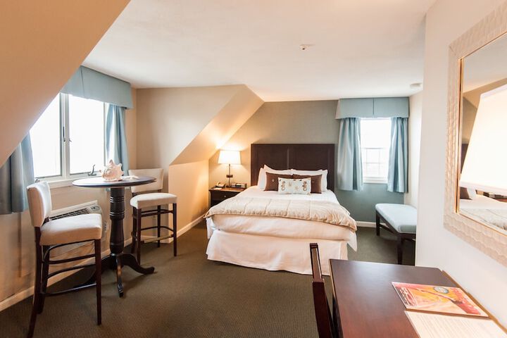 Room 9 of 36