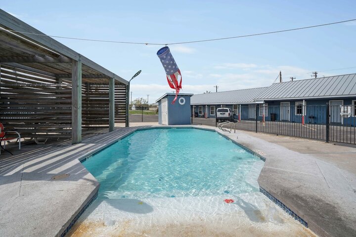 Pool 8 of 67