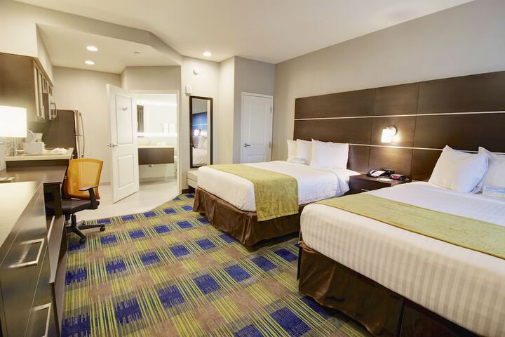 Days Inn & Suites by Wyndham Port Arthur