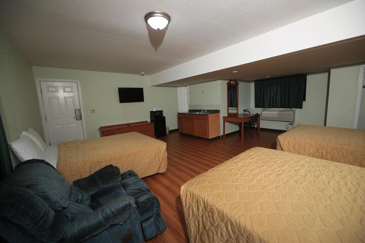 Room 16 of 28