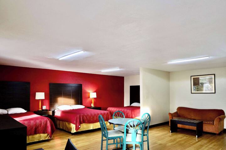 Room 13 of 22