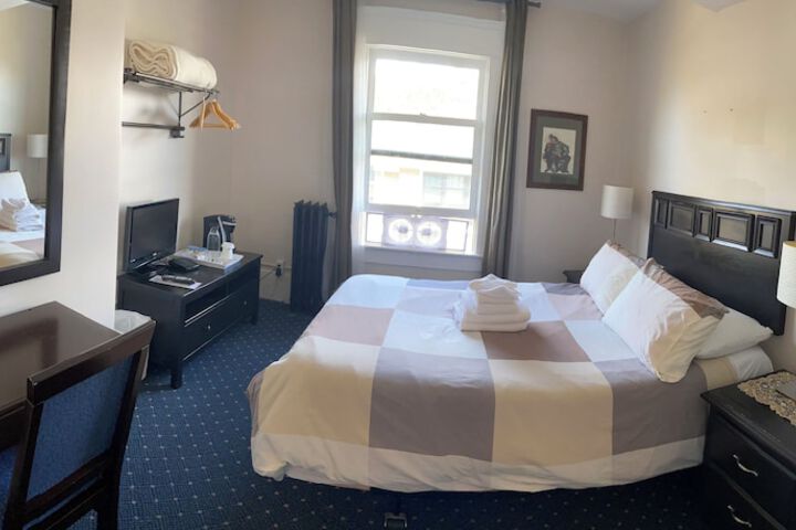 Room 52 of 73