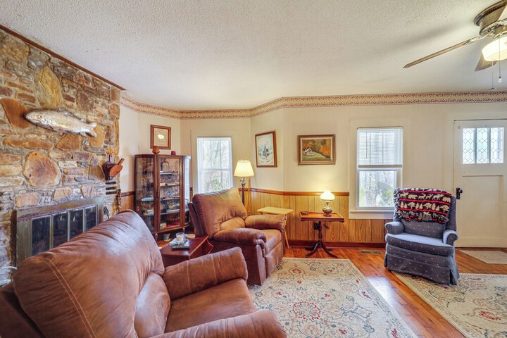 Rustic Linville Falls Cottage w / Fire Pit!