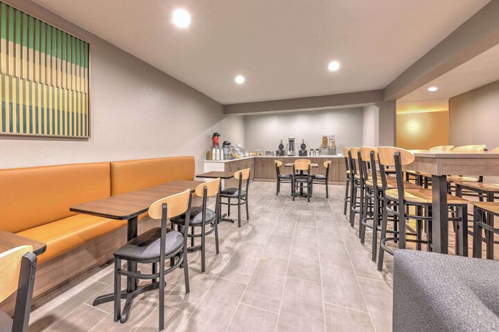 Hawthorn Extended Stay by Wyndham Bedford / Dallas