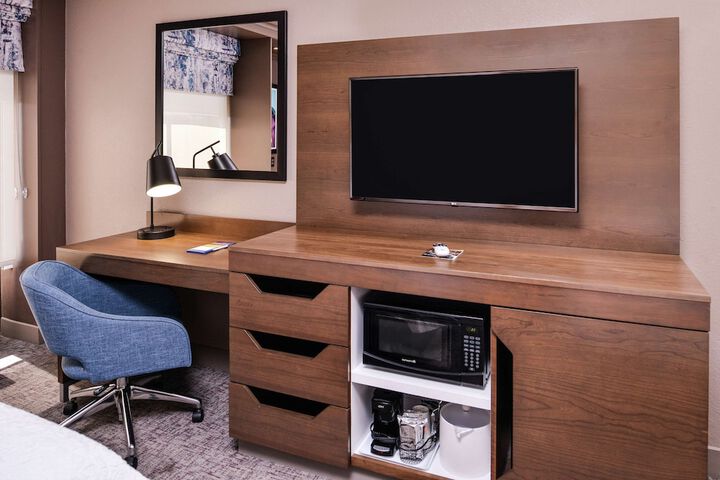Room 28 of 60
