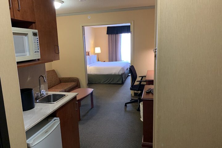 Merit Hotel & Suites