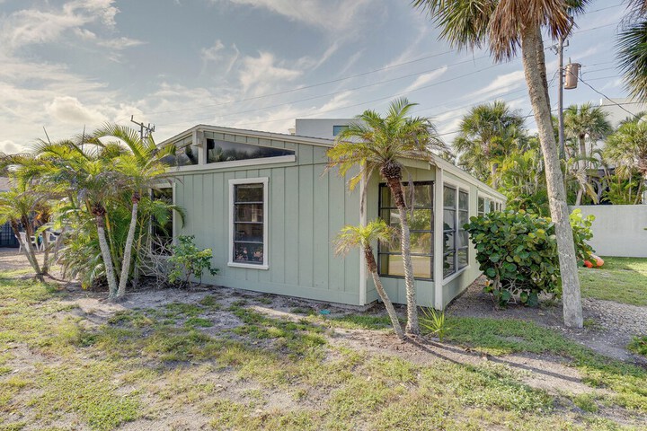 Manasota Key Vacation Rental w / Beach Access!