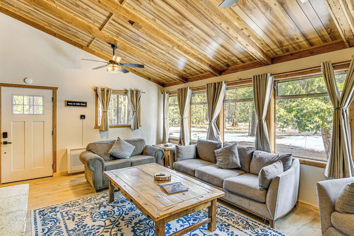 Graeagle Vacation Rental Cabin w / Game Room!
