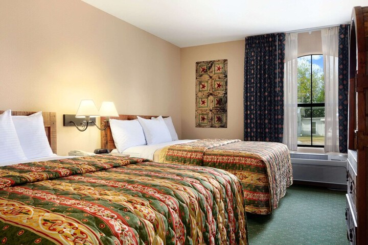 Days Inn & Suites by Wyndham Llano