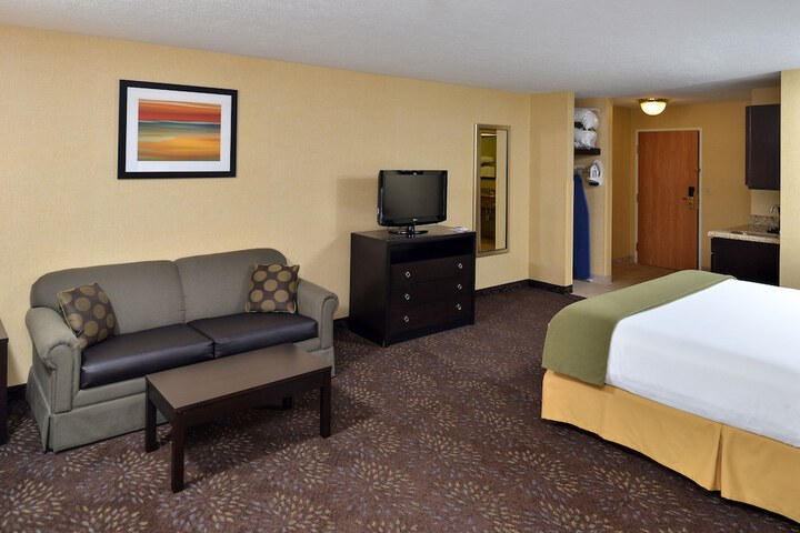 Holiday Inn Express Hotel & Suites Charlotte by IHG