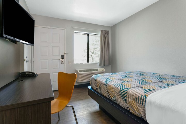 Room 9 of 26